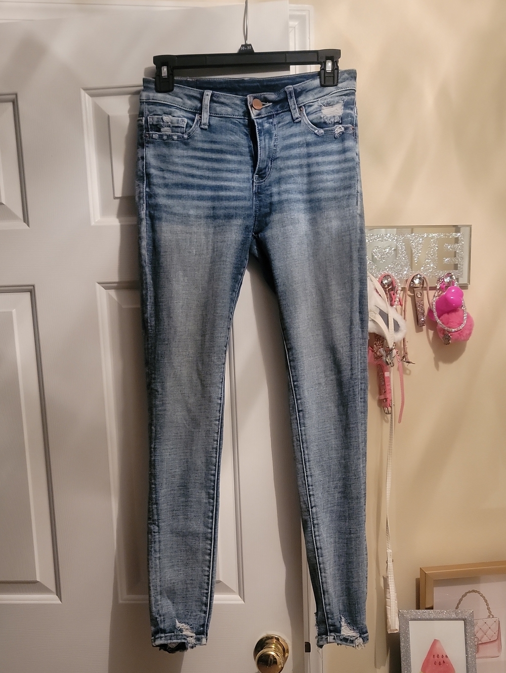 BKE Denium Distressed Ankle Jeans. Like New! Size 26.
